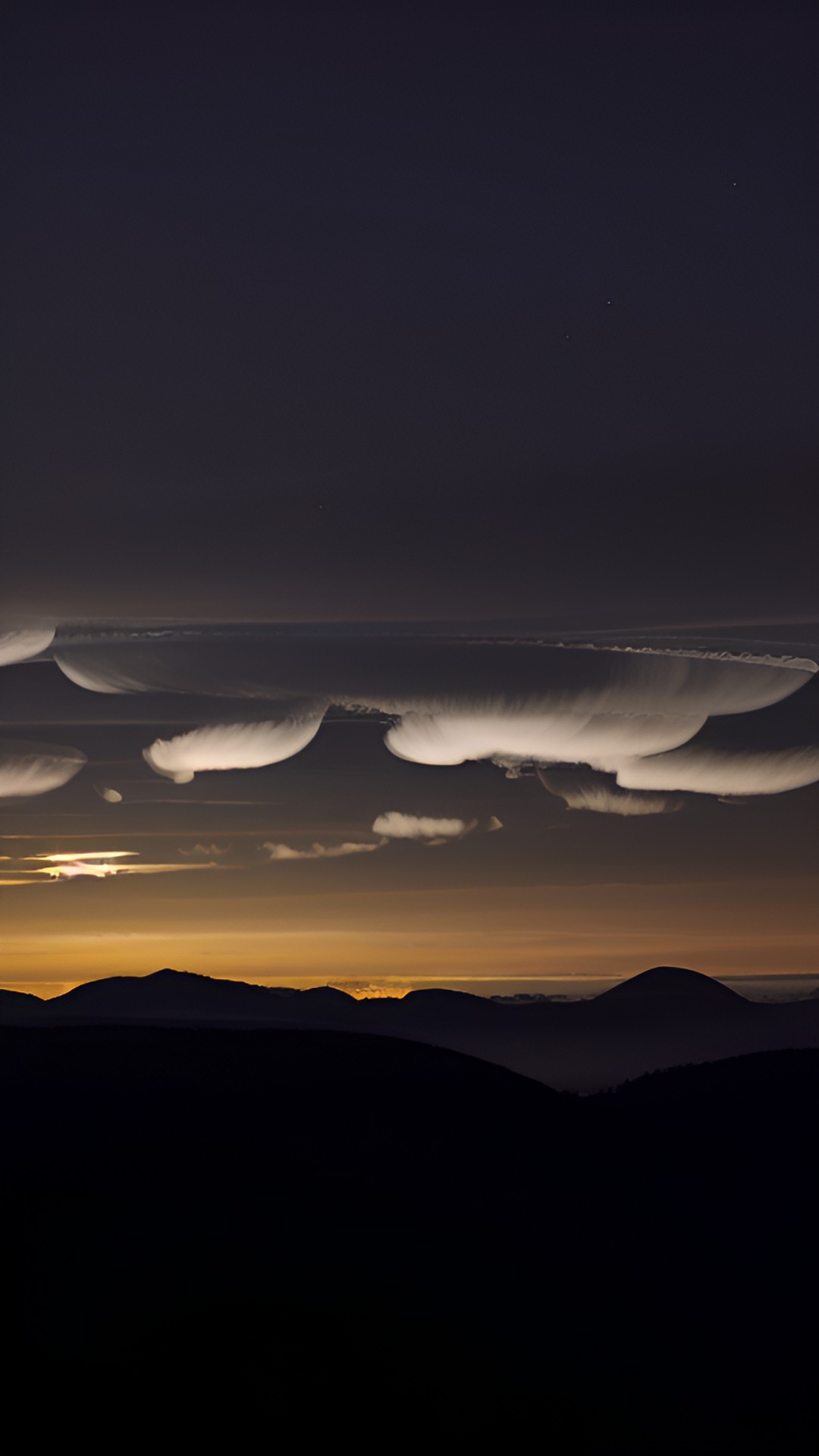 what are noctilucent clouds